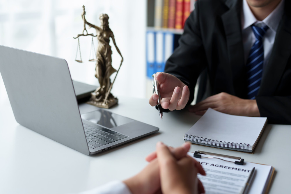 La force obligatoire du contrat : un principe essentiel en droit des contrats