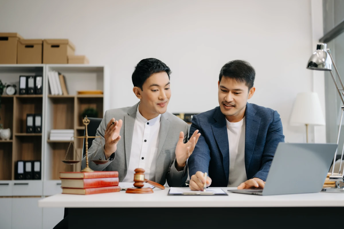 Comprendre le Dol en Droit des Contrats : Analyse et Conseils d'un Avocat