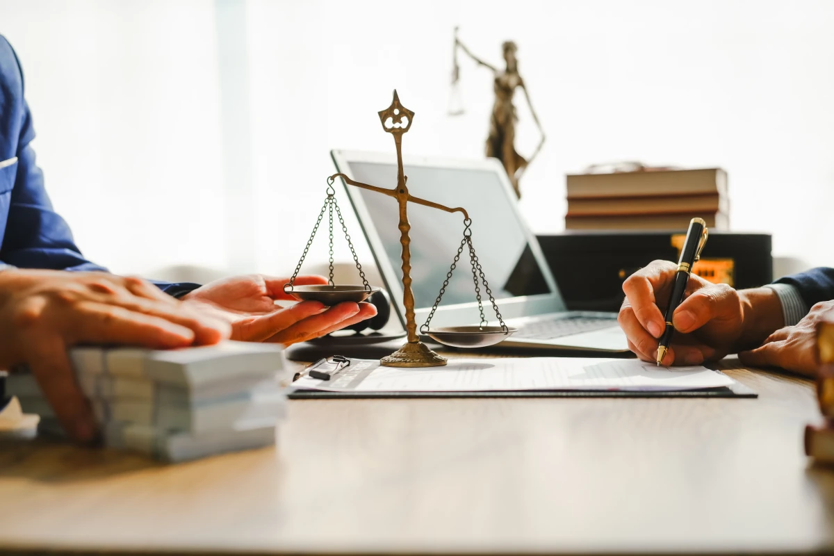 La conformité juridique des entreprises face aux législations anti-corruption : enjeux et bonnes pratiques