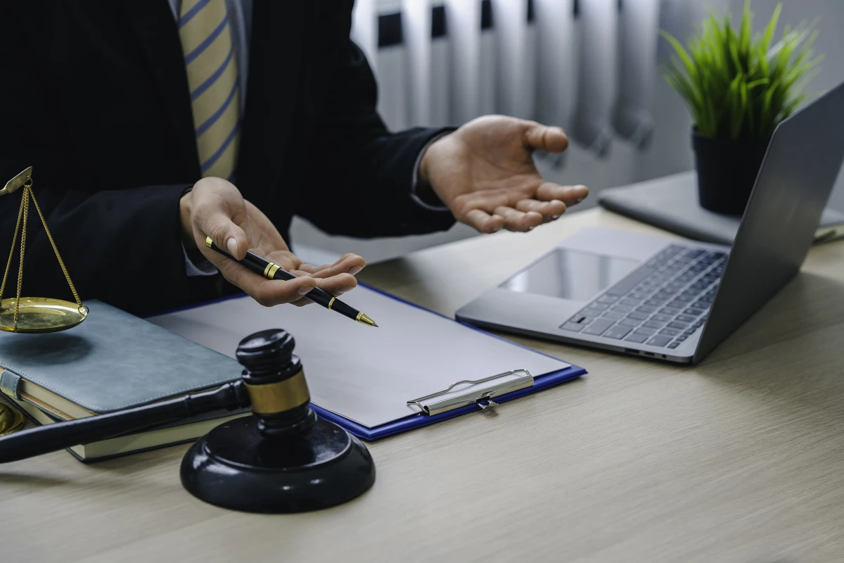 Souscription à une assurance pour un site internet e-commerce : Guide juridique complet