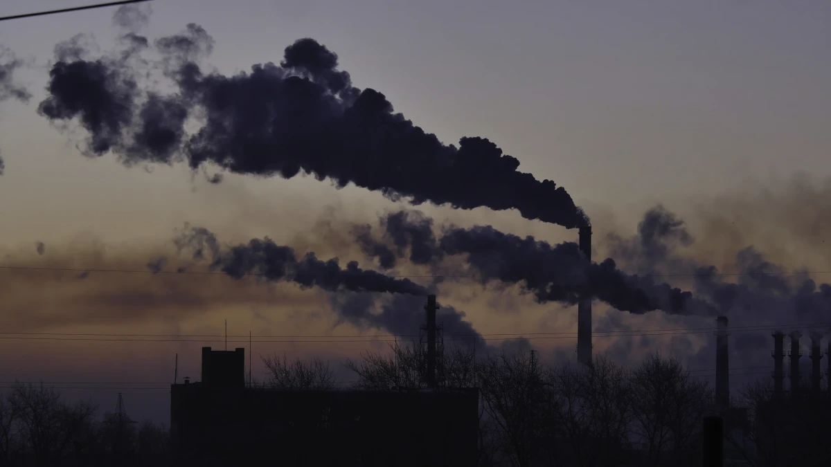 La responsabilité juridique des entreprises face à la pollution accidentelle des eaux souterraines